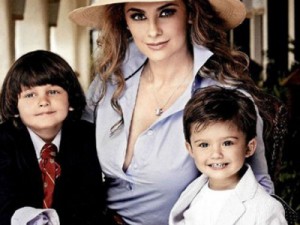 10 Celebrity Latina Mamacitas
