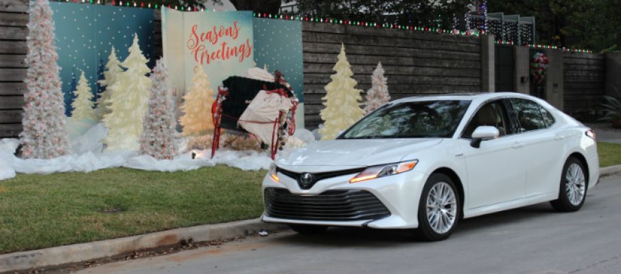 Getting familiar with the 2018 Toyota Camry Hybrid XLE this Winter Season