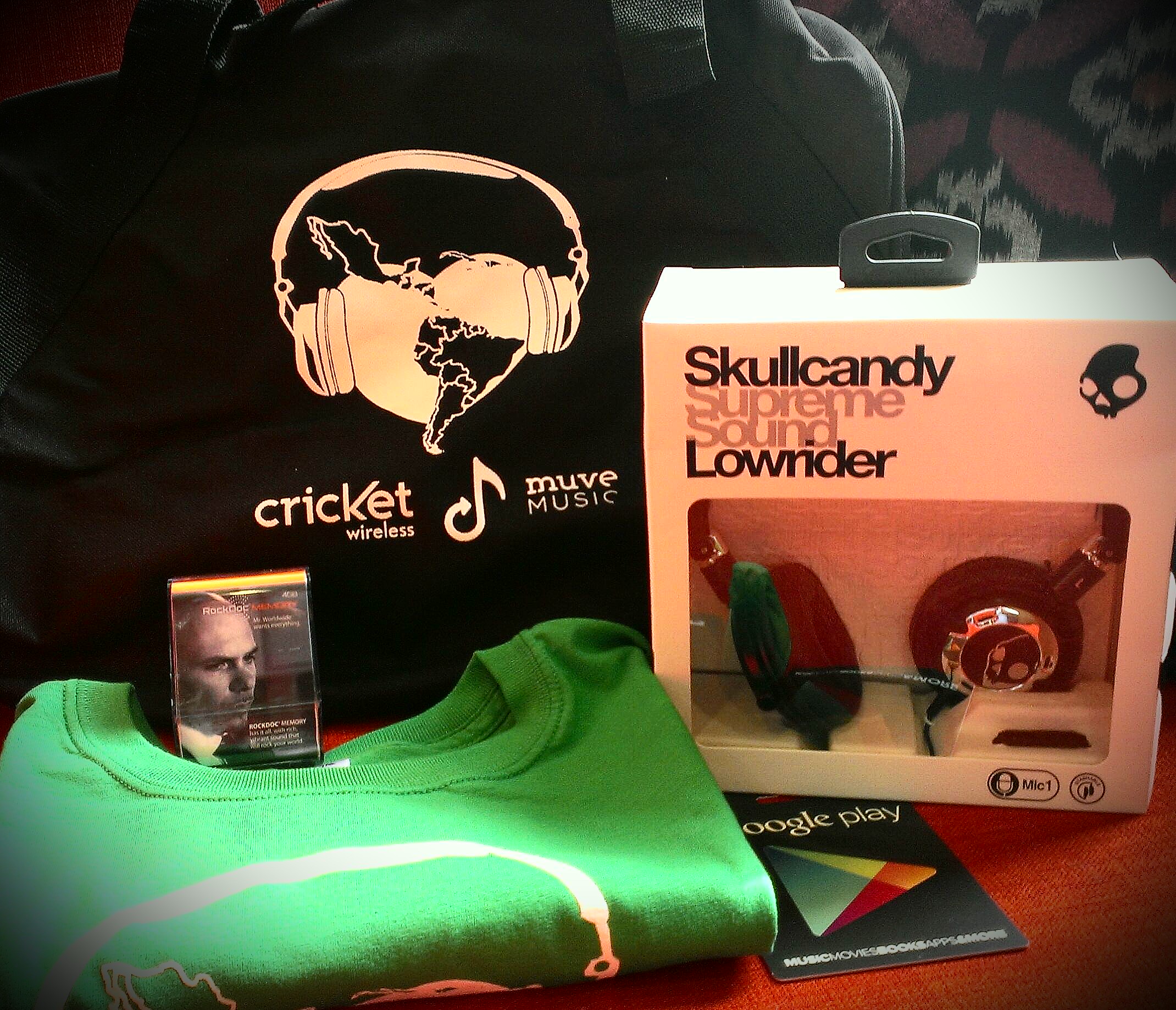 12 Days of Christmas: Day 11 – Música & Cricket Swag!